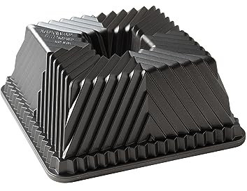 Nordic Ware Bundt Squared Bundt Pan, Square Cast Aluminium Bundt Tin, Bundt Cake Tin with Geometric Pattern, Premium Cake Mould Made in The USA, Colour: Graphite 80577