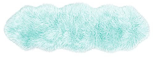 Teppich Wölkchen – Flauschiger Hochflor-Teppich Schlafzimmer - Schaffell Kunstfell Lammfell - Bettvorleger & Tisch-Läufer - weicher Fellteppich - Mint Grün - 55x160cm