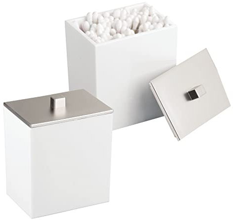 mDesign 2er-Set Wattepad-Spender und Wattestäbchen-Behälter – modernes Aufbewahrungsglas mit praktischem Deckel – Bad-Accessoire aus Kunststoff für Kosmetik- und Pflegeprodukte – weiß/silber
