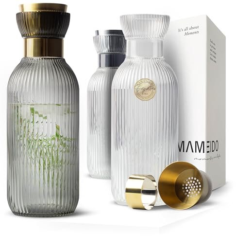 MAMEIDO Wasserkaraffe 1,5 l, Glaskaraffe mit Ausgießer & Sieb, mundgeblasene Karaffe Glas, Wasserkrug mit edler Optik für besondere Anlässe, Karaffen zum Verschenken (Smoke Gold)