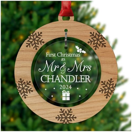 Beecreative Personalised Mr & Mrs 1st First Christmas 2025 Bauble - Cherry Veneer and Acrylic Engraved Christmas Tree Ornament - Keepsake Christmas Gifts Presents