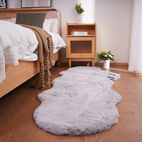 Ghouse Faux Tappetto di Pelle di Pecora Tappeto a Pelo Corto Lavabile Fluffy Uni Effetto Pelliccia Antiscivolo Facile da Pulire, Dimensione: Pelliccia Sintetica 60 x 180 cm, Colore: Grigio