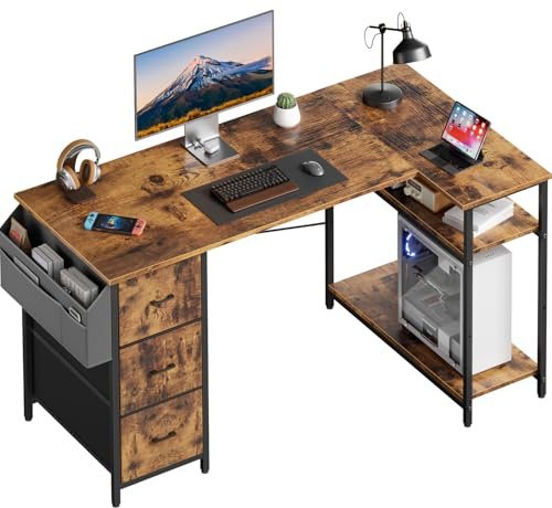 SOLAVERO Scrivania Angolare 140 x 78 cm, Scrivania a L con 3 Cassetti, Tavolo Computer con Borsa Portaoggetti, Ripiani regolabili, per Ufficio, Studio and Soggiorno, Tavolo Gaming Marrone