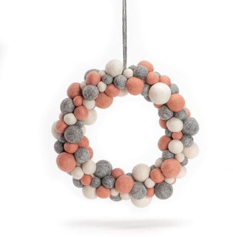 Én Gry & Sif Kugelkranz, rosa, grau und weiß, Durchmesser 30cm im Scandi-Stil, Handmade, Fairtrade, Türkranz, Frühlingskranz, Sommerkranz, Dekokranz zum Aufhängen
