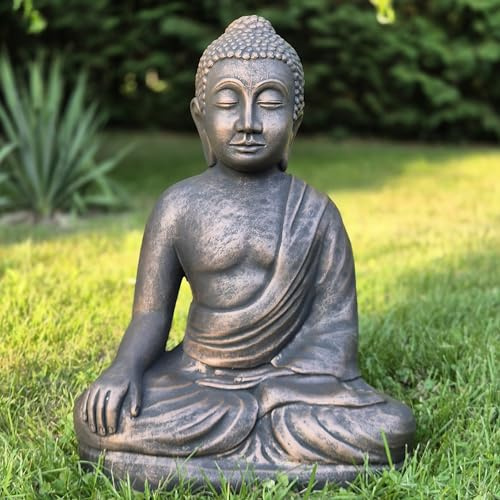 FABRIQ Grande statue de Bouddha pour jardin - 50 cm, 26 kg - Fabriquée à la main en pierre coulée - Résistante aux intempéries et au gel - Décoration de jardin en gris, noir/vert et cuivre (cuivre)