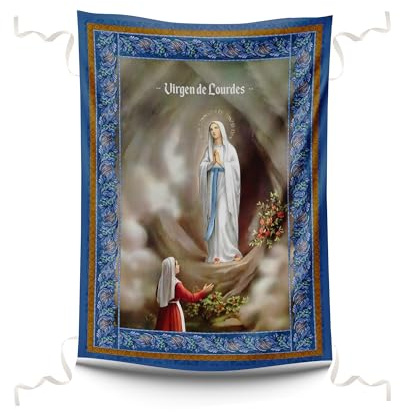 Pla Pla Pla Balconera Virgen de Lourdes. Decoración religiosa de tela 70x100 cm. Balconera Lourdes decoración balcón. Tela impresa Virgen de Lourdes.