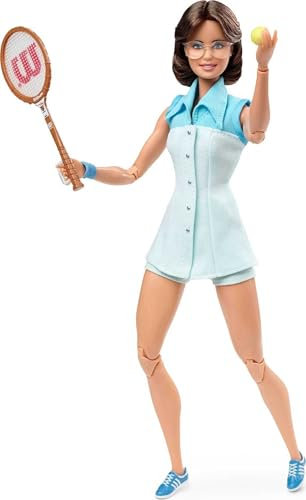 Barbie GHT85 - Sammelpuppe Billie Jean King aus der Inspiring Women-Serie, ca. 30cm, mit Tenniskleid und Accessoires, inklusive Puppenständer und Echtheitszertifikat