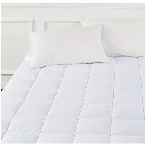 Amazon Basics Sobrecolchón suave con relleno de poliéster de microfibra y correas, 160 cm x 30 cm x 200 cm, blanco