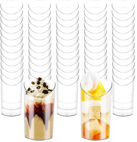 YOUNTHYE 100 stycken plastdessertglas, 80 ml lutande rund kropp, återanvändbara dessertmuggar liten plast dessertkoppar med sked för födelsedagsfester bröllop picknick fester