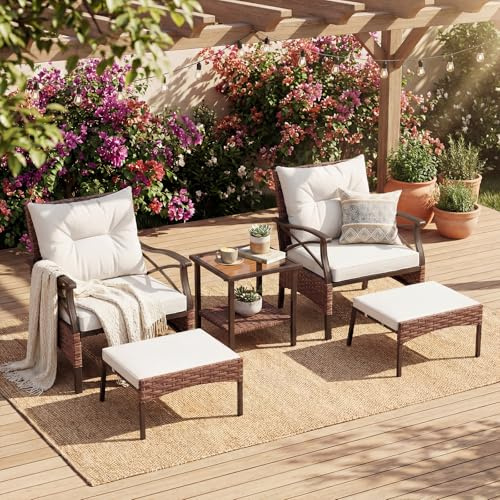 GIANTEX Set da Giardino in Rattan per 2 Persone, Composto da 2 Poltrone con Sgabello e Cuscini Imbottiti, Mobili Compatti Ideali per Balcone e Terrazzo