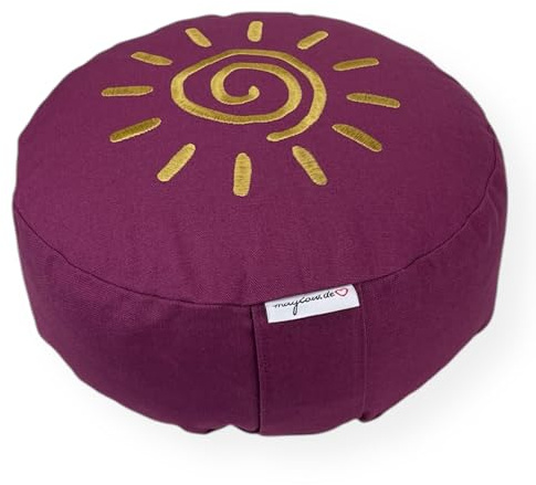 Maylow Yoga mit Herz® Cuscino da meditazione di alta qualità con ricamo Shanti Sole, federa lavabile, interno imbottito con farro bio Ø33 cm H: 15cm (personalizzazione su richiesta) (prugna, H:15cm)
