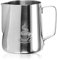 COM-FOUR® Brocca per latte - brocca per latte in acciaio inossidabile per schiumare - brocca per montalatte 600 ml - brocca per latte con beccuccio e scala graduata (color argento - 600ml)