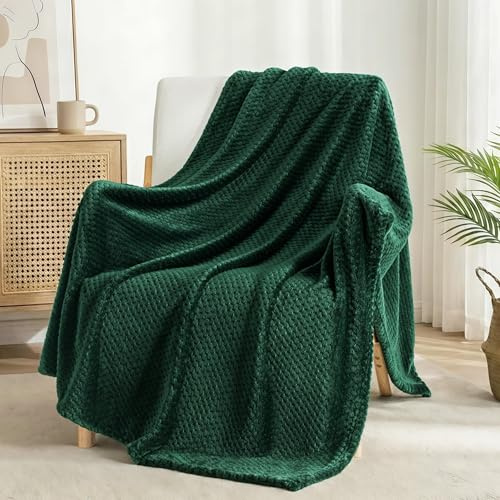 Exclusivo Mezcla Couverture Polaire pour canapé, Plaid de Flanelle Doux et Chaud,Texture Gaufrée,Douillet et Léger, 130x170 CM, Vert Foncé