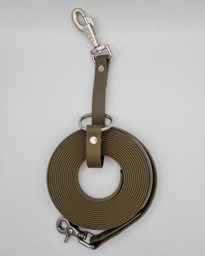 Schleppleine aus wetterbeständiger BioThane® - inklusive multifunktionalem Leinenhalter (5m) (Oliv)