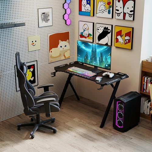 YUENFONG Spelbord med LED, 140 x 60 cm skrivbord Y-ram datorbord med kolfiberyta, ergonomiskt PC-bord inkl. fjärrkontroll kopphållare och hörlurskrok, svart