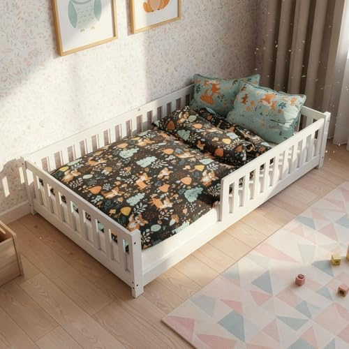 Juskys Kinderbett Naya - 120x200 cm Bett mit Rausfallschutz & Lattenrost - Holz Bodenbett für Kinder 3-10 Jahre - modernes Bettgestell Weiß