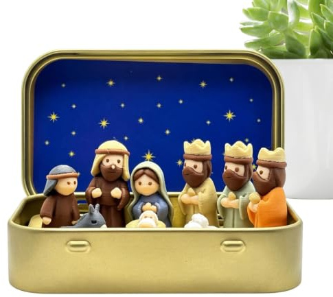 Jukrubba set 3D-utskrivna religiösa fickformat figurer i en plåtask | Julens Krubbscen Figuriner För Öppen Spis Inomhusbruk Kontorsrum Nattduksbord Bordet Skrivbordet Bokhyllan