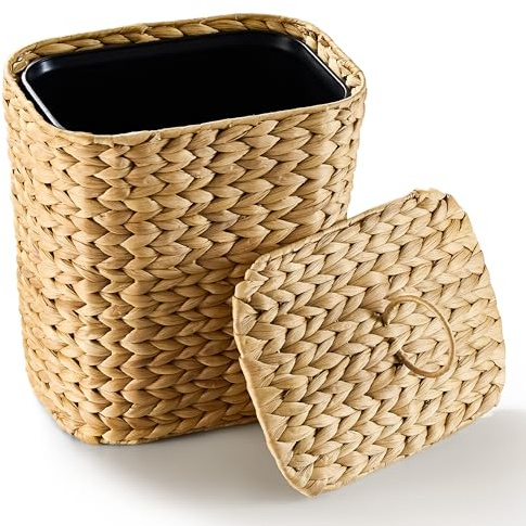 BLUEWEST 2.6 Gallon Wicker Trash Can with Lid, Handwoven Rattan Trash Can, Woven Decorative Wastebasket, Wicker Waste Basket with Removable Plastic Inner Bin for Bathroom, Bedroom, Office, or Kitchen