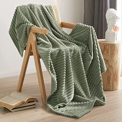 QOFLY Kuscheldecke, Olivgrün Fleecedecke, 100x150 weiche & leichte Wohndecke, Pflegeleichte, plüschige, luftige Sofadecke, Fleece-Couchdecke, für drinnen oder draußen, Grün…
