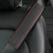 REDOVO Auto Gurtpolster für Mercedes Benz C-Class C300d C400 AMG C63S Sicherheitsgurt Schulterpolster Bequem Geschmeidig Innenausstattung Styling Zubehör,Black and Red Style
