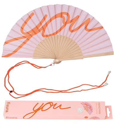 Fisura – Unik solfjäder med texten “you”, en stilfull accessoar i rosa och orange ton. Trämaterial med modern design. Snöre ingår. Mått: 42,5 x 23 cm