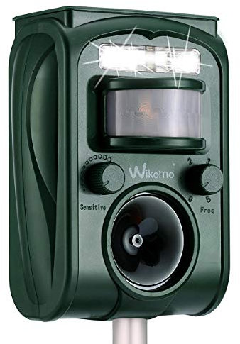 Ultrasonic Pest Repeller, Solar Powered Waterproof Outdoor Animal Repeller with Ultrasonic sound, Motion Sensor and Flashing Light for Cats Dogs Squirrels Moles Mouse Foxes Rats Bird, Wild Animals