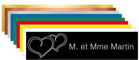 Plaque Gravée Pour Boîte Aux Lettres Personnalisable Avec Votre Nom et Prénom Ornement Petits Coeurs - Dimensions 10 x 2,5 Cm - Coloris Noir Avec Écriture Blanc