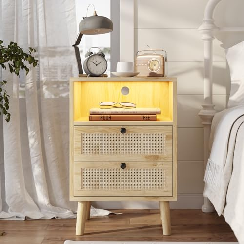 AOGLLATI Table de Chevet LED en Rotin et Bois, Table de Nuit Bout de Canapé avec 2 Tiroirs et Compartiment, Table d'appoint pour Chambre à Coucher, Salon, Naturel