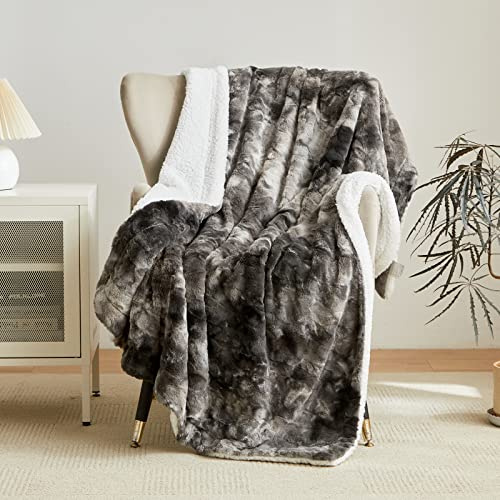Wajade Couverture Super Chaude, Gris - Blanc Fausse Fourrure Haute Qualité, Plaid Polaire Poil Confortable, Plaid Canape, Ultra Douce et Duveteuse,130x160cm