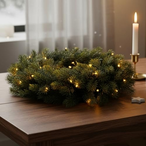 Couronne de sapin artificiel 40 cm blanc chaud éclairé pour l'extérieur avec minuterie – 49 LED – Couronne de l'Avent moulée par injection semi-nouée avec éclairage à piles – Couronne de table de Noël