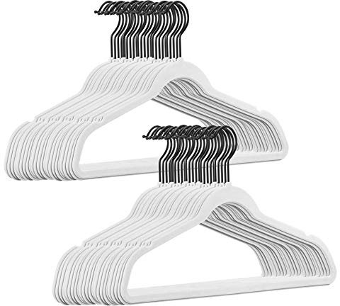 50 Stück hochwertige Samt Kleiderbügel in der Farbe Weiß mit schwarzem Haken/Anti-Rutsch/von StickandShine