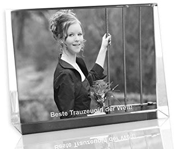 VIP-LASER 2D Gravur Glas Kristall Flachglas selbststehend Querformat mit einem Foto Deiner besten Freundin oder Trauzeugin. Dein Wunschfoto für die Ewigkeit Mitten in Glas! Groesse L = 80x60x24mm