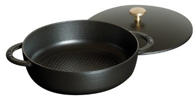 Staub 40509-386-0 Bräter/Schmortopf, rund mit Gusseisendeckel 24 cm, 2,4 L, mit mattschwarzer Emaillierung im Inneren des Topfes, schwarz