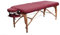 Zen – Mobile Round Corner Massageliege klappbar & höhenverstellbar – Vollholz Massagetisch mit abgerundeten Ecken für aktive Massagestile – Massagebank mit Kopfteil, Armlehnen & Tasche (Burgund)