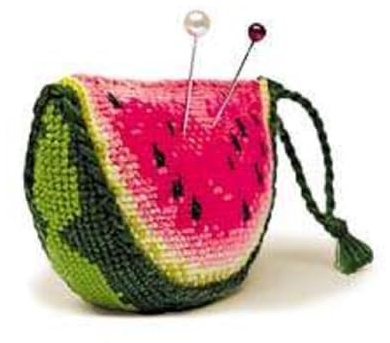 RIOLIS - Puntaspilli a forma di anguria 866, Punto croce 9x5x3, Punto croce kit da ricamare, Disegni da ricamare, Embroidery kit, Kit ricamo punto croce