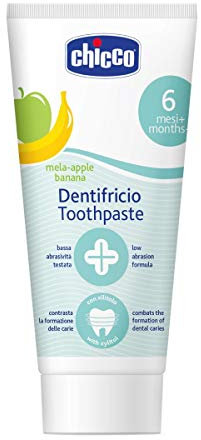 Chicco Dentifricio Bambini alla Banana, Delicato sui Dentini, Bassa Abrasività, con Fluoro e Xilitolo, Senza Conservanti, Contrasta la Formazione delle Carie e Rimuove la Placca - 50 ml, 6-24 Mesi+