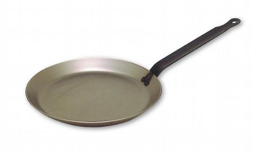 Matfer Bourgeat black steel round crepe pan with iron handle: Diameter 8 5/8, weight 3 lbs