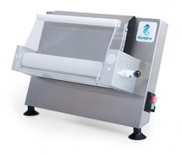 Giotto Maxi Stendipizza Ausrollmaschine Pastaline Die Giotto Ausrollmaschinen wurden für die Verarbeitung von Teigen für Pizza, Brot, dünnes Fladenbrot, Fladenbrote, Kuchen, Samosas, usw. entwickelt