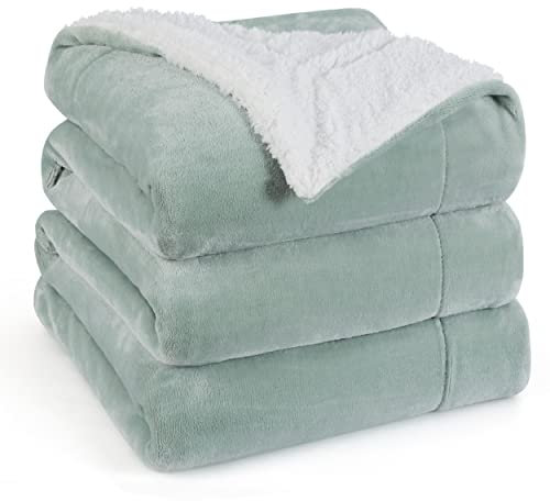 BEDSURE Kuscheldecke - Warm Sherpa Wolldecke & Sofadecke, Flauschig Sofaüberwurf Decke, Dicke Couchdecke, Fleecedecke, Flauschige Wohndecke für Couch, Grün, 220x240 cm, XXL