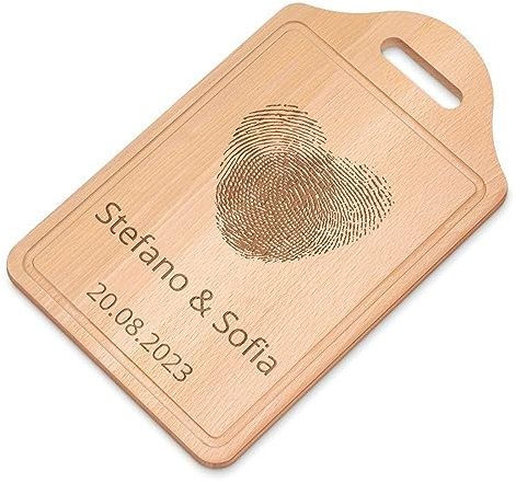 Maverton Tagliere di legno incisione personalizzata - Battilardo classico con manico - tagliere legno formaggi - Gadget cucina per coppia - Taglieri rettangolari 38 x 23 cm - Impronta