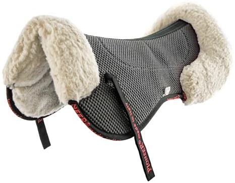 PIONEER Sottosella Cavallo - Agnellino Equitazione per sella in Lana Merino e Neoprene - Cuscinetto Ammortizzatore Alzapaletta Salvagarrese - 59x25cm