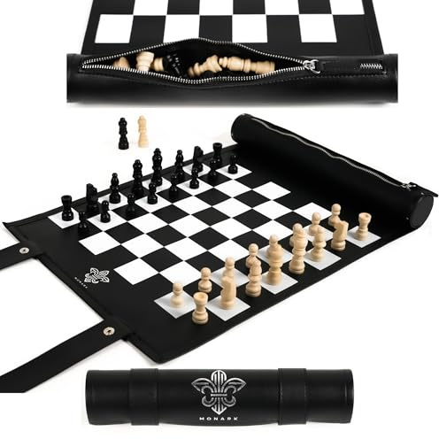 MONARK – Jeu d’échecs de Voyage Pliable en Cuir, échiquier Souple 35 cm, pièces en Bois, Set Portable Premium avec Trousse intégrée, Fabrication Artisanale, 2 Reines incluses