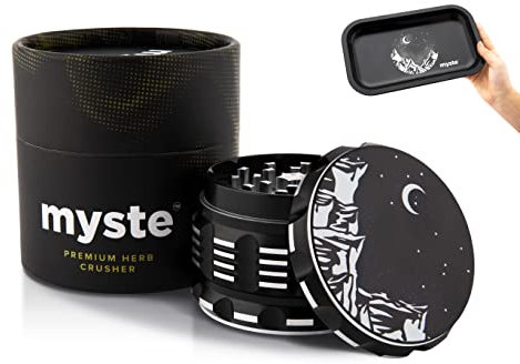 MYSTE Molinillo de hierbas grande de 63 mm con dientes más afilados mejorados, 4 piezas con raspador, tapa magnética, molinillo de especias premium, triturador, embalaje de regalo (MYSTE molinillo +