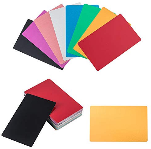 NBEADS 96 Stück 8 Farben Metall Visitenkarte, 8.6x5.4cm Blank Aluminium Namenskarte DIY Lasergravur Visitenkarte Plakette Zeichen Für House Office DIY Geschenkkarten, 0.2 mm dick