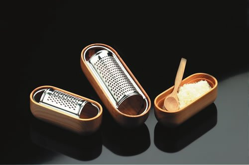 BB&B CASALINGHI SNC ARMONIE grattugia formaggiera acciaio inox con base legno di ciliegio cm 15.5x6.5