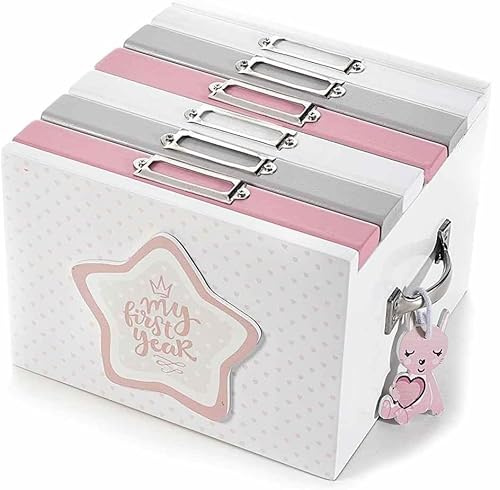 Scatola Portafoto in Legno “My First Year” – Bimba – Con 6 Album a Cassetto per Foto del Primo Anno – Idea Regalo Nascita, Battesimo, Misure: cm 21 x 17 x 13 H 24 foto 10 x 15,5 H per ogni album