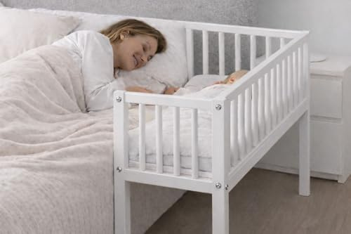 Beistellbett Baby 80x40 cm Charlie – Massives Buchenholz – inkl. Matratze & Befestigungsgurt – Absenkbare Seite – Babybett Weiß