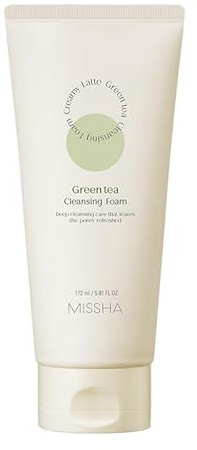 Missha Creamy Latte Cleansing Foam Green Tea - Schiuma detergente al latte cremoso al tè verde, detergente viso schiumogeno con estratto di tè verde e latte, per una pelle pulita e morbida.