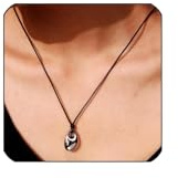 Uarein Delicata collana con ciondolo ovale a forma di fagiolo semplice, regolabile, in pelle nera, collana con clavicola e collana di gioielli per donne e uomini, Acciaio inossidabile, Nessuna pietra