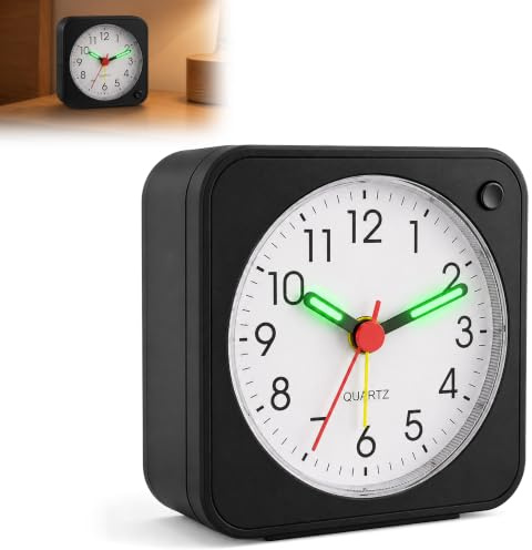 Jiyeo Réveil Analogique Silencieux, Petit Réveil de Voyage Carré à Piles | avec Veilleuse et Alarme, Mini Horloge de Bureau sans Tic-Tac pour Étudiants, Chambre à Coucher, Chevet